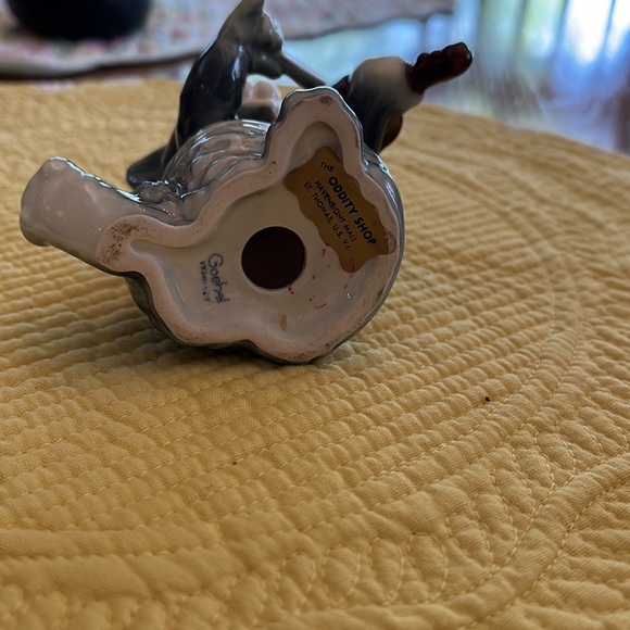 Whimsical Goebel cat playing a fiddle figurine, vintage, gray and white, ceramic - Picture 2 of 7